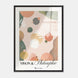 Affiche « Vision & Philosophie » de Tricia Brière dans un cadre en bois noir mat sur fond gris clair. Illustration abstraite aux formes organiques rose poudré, vert sauge, terracotta, ocre et blanc cassé avec motifs botaniques et sphères à textures variées.
