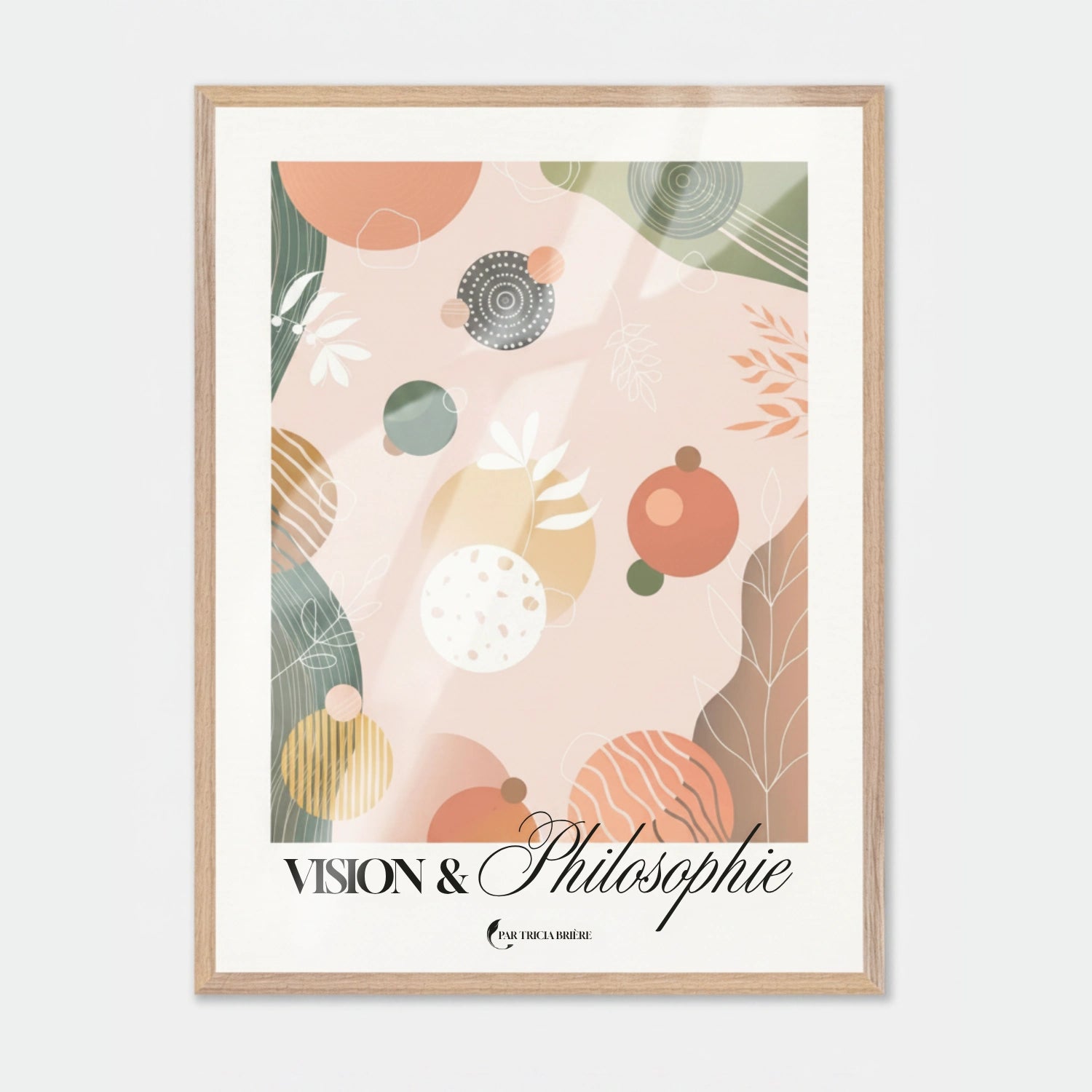 Affiche « Vision & Philosophie » de Tricia Brière dans un cadre en bois naturel clair sur fond gris clair. Illustration abstraite aux formes organiques rose poudré, vert sauge, terracotta, ocre et blanc cassé avec motifs botaniques et sphères à textures variées.