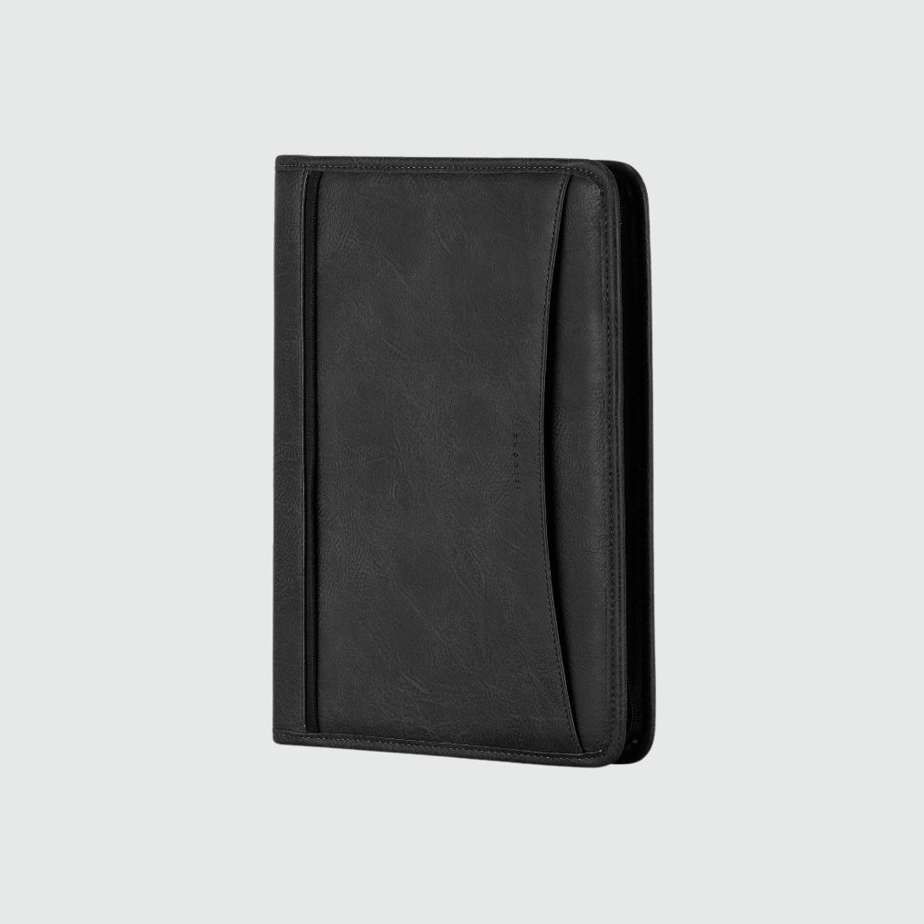 Étui d'écriture Valentino en cuir vegan noir — vue en angle